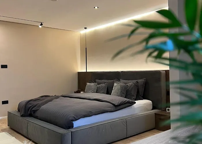 Studio 7- A Chic Urban Hideaway, 10Min Walk To City Center