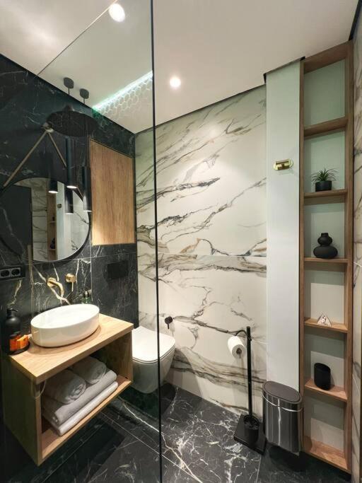 Apartament 7- A Chic Urban Hideaway, 10min Walk To Center