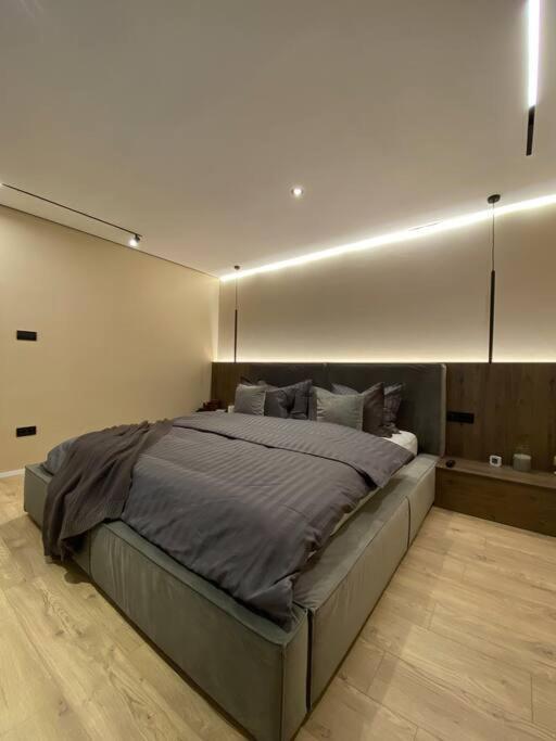 7- A Chic Urban Hideaway, 10min Walk To Center Timişoara