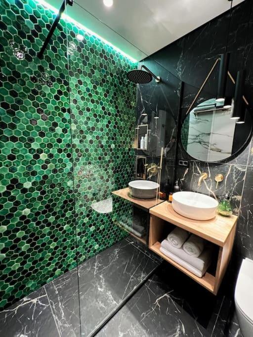 7- A Chic Urban Hideaway, 10min Walk To Center * Timişoara