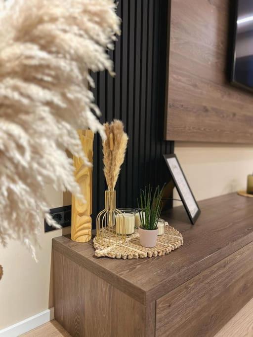 7- A Chic Urban Hideaway, 10min Walk To Center *