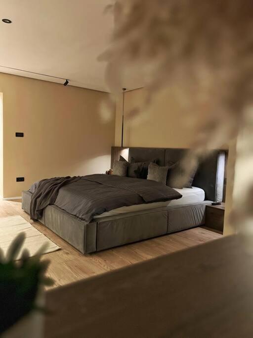 Apartament 7- A Chic Urban Hideaway, 10min Walk To Center