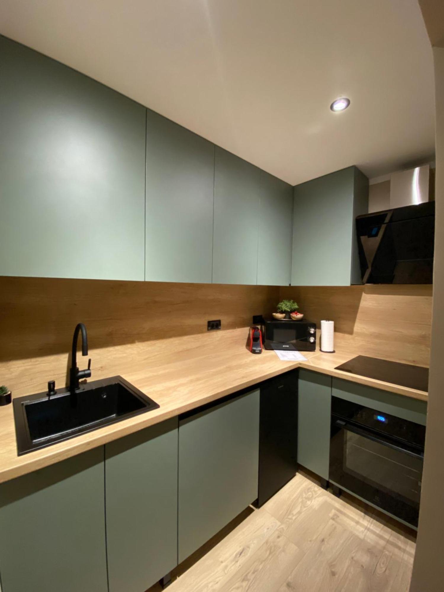 7- A Chic Urban Hideaway, 10min Walk To Center Apartament Timişoara