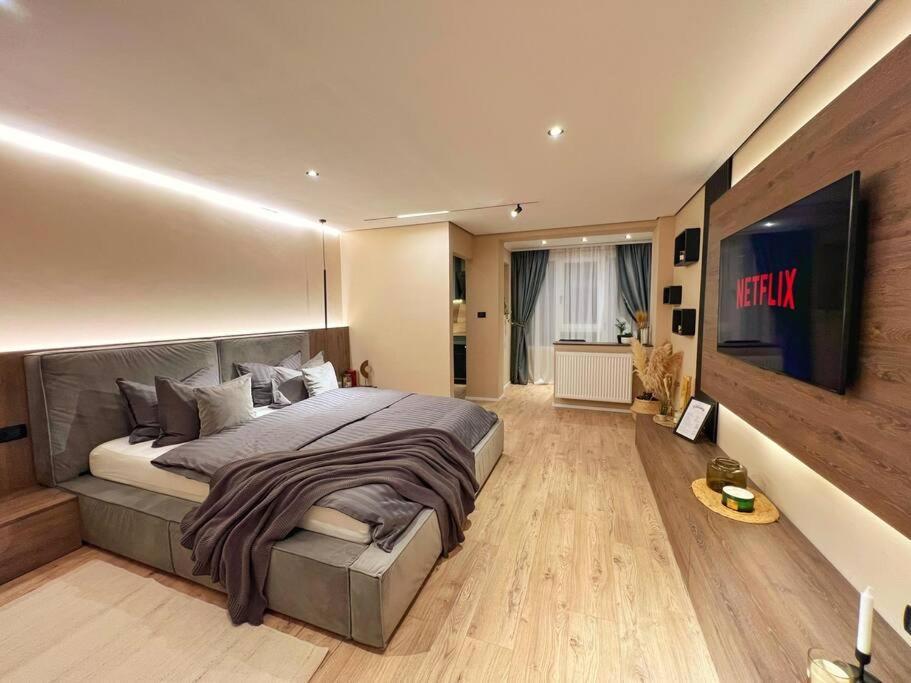 7- A Chic Urban Hideaway, 10min Walk To Center Apartament